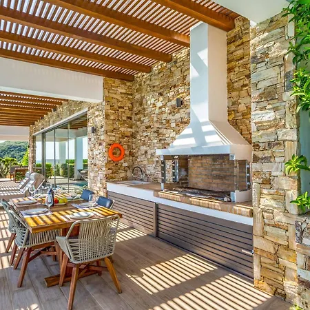 Alkyonides Wing Vila