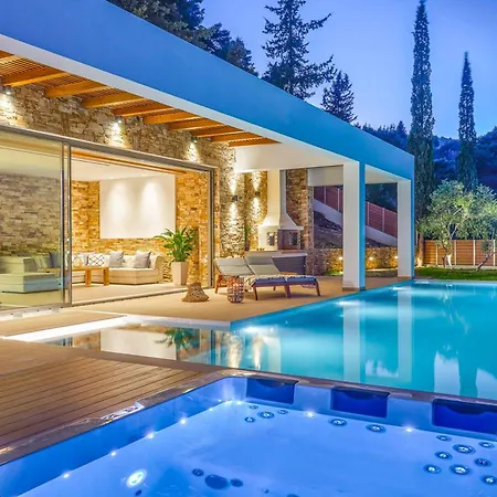 Alkyonides Wing Willa Marathiás