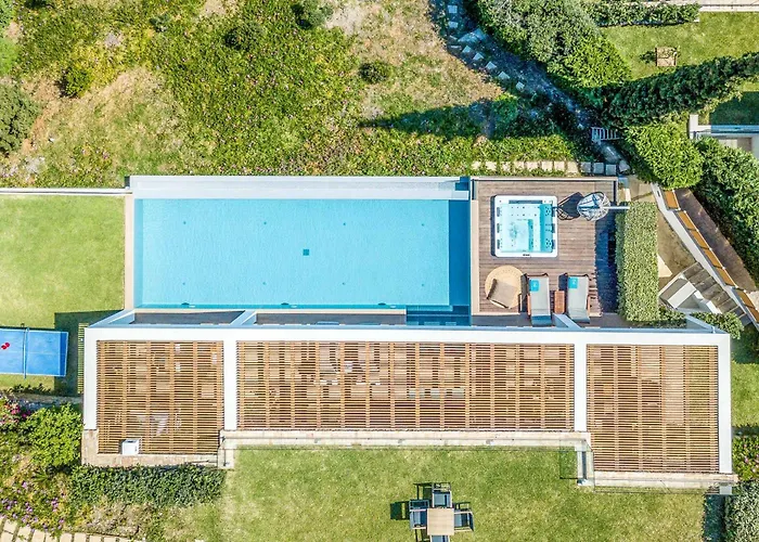 Alkyonides Wing Villa *
