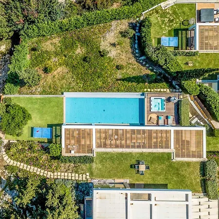 Alkyonides Wing Villa *