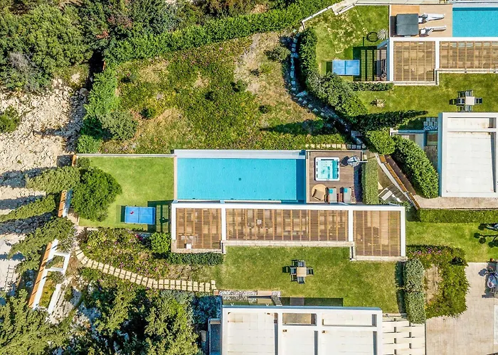 Alkyonides Wing Villa *